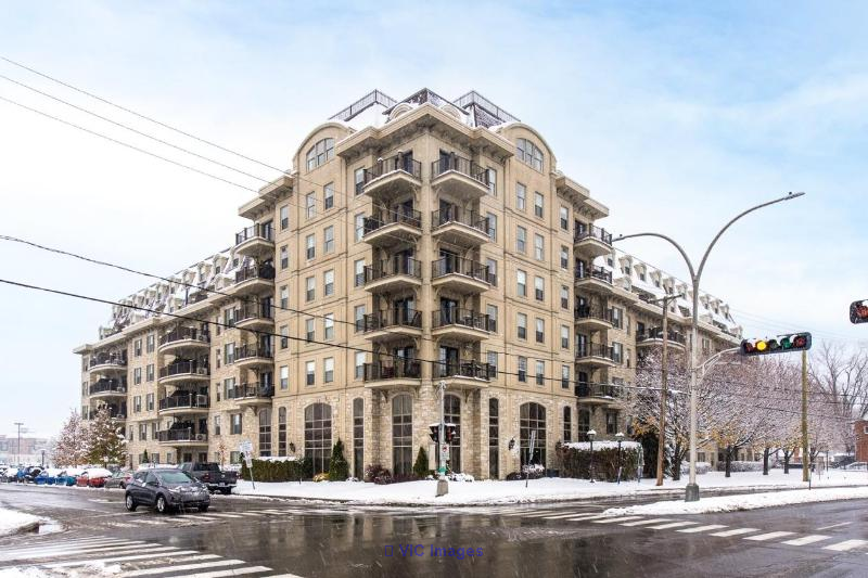 Condo de luxe 2 chambres Place de la Gare Sainte-Thérèse