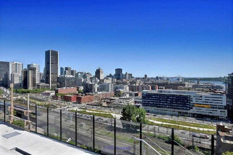 Available now ! Furnished studio, turnkey, pool, gym, spa $1,350/month