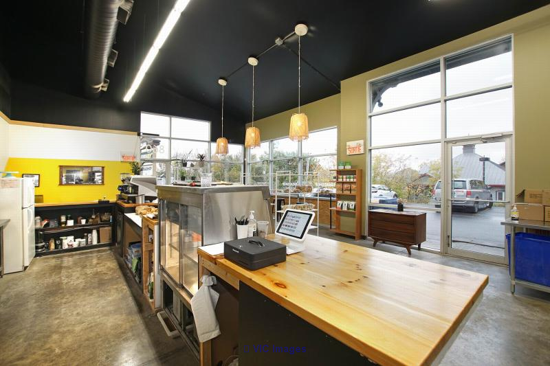 Commercial space for rent Downtown Ste-Adele