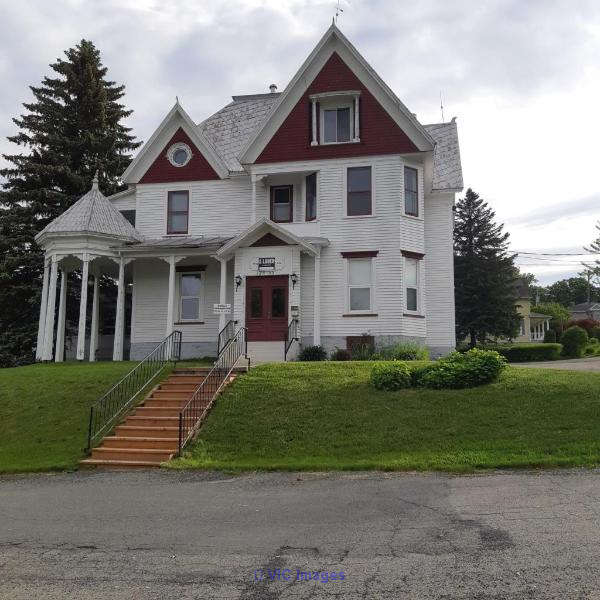 Superb historic building for rent in St-George en Beauce