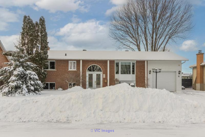 Belle maison très bien entretenue avec grand terrain à Beloeil