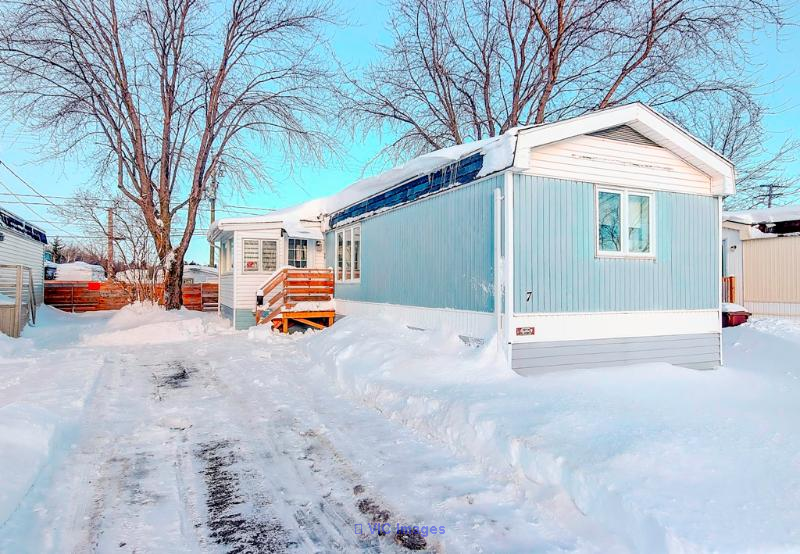 Maison mobile 2 chambres grand terrain - St-Jean-sur-Richelieu