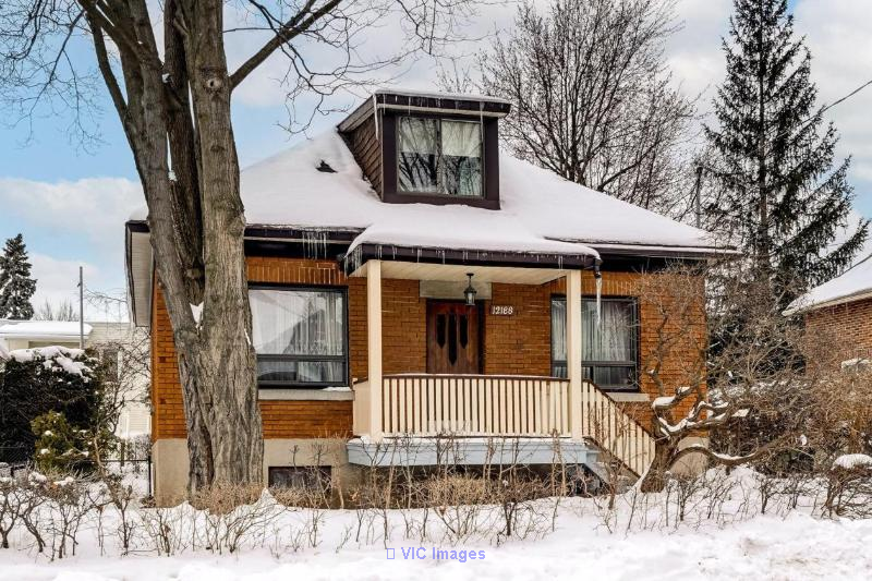 Jolie maison près des parcs, services et ski de fond à Montréal