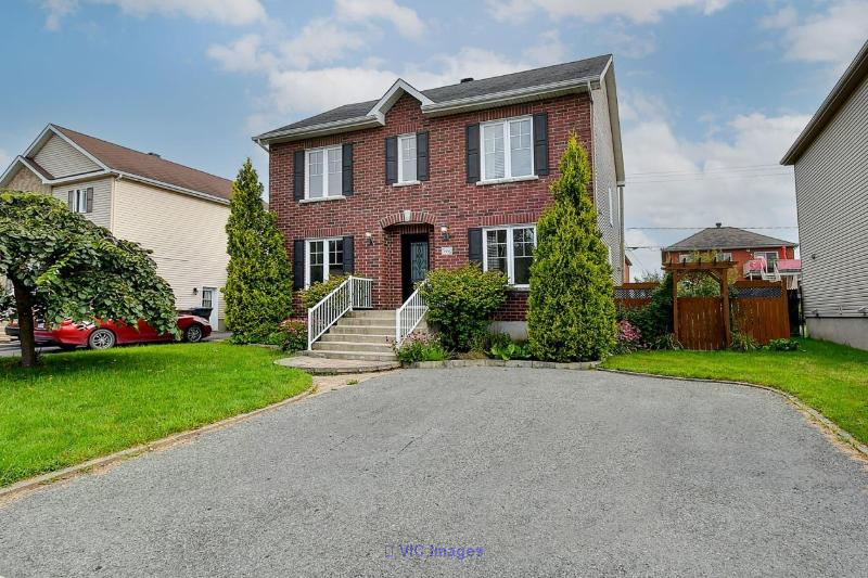 Superbe propriété avec 4 grandes chambres à l'étage Saint-Luc