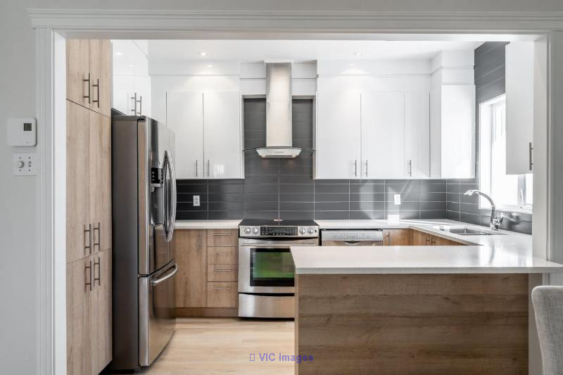 WOW! Renovated corner unit on top floor Vimont Laval