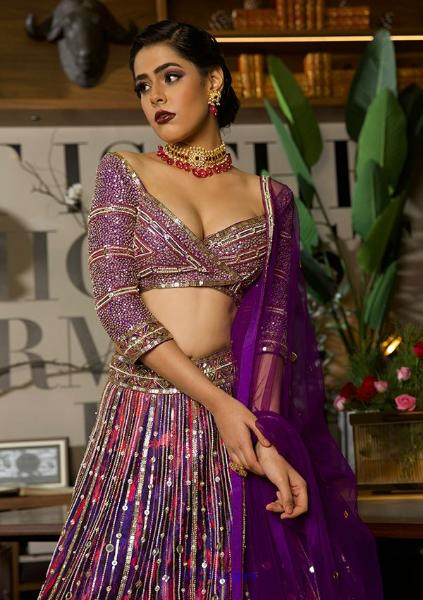 Buy Traditional Indian Dresses- Lehenga |Punjabi suit|