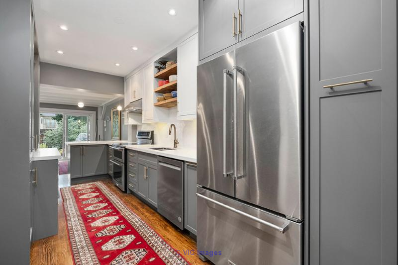 Dream Kitchen Renovation in Toronto - Budget-Friendly Options!