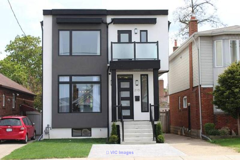 Gorgeous 3 Bedroom House w/ Private Yard (East York)