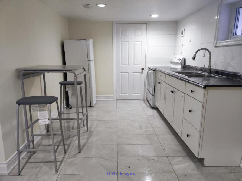 Toronto Hotel House Rooms Hostel home rental,etobicoke home for rent
