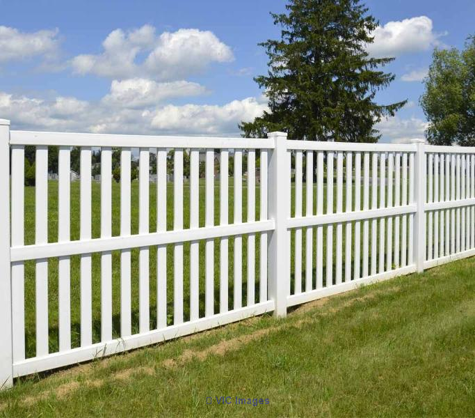 Residential Fencing Solutions in Manitoba: Explore CanSupply Wholesale