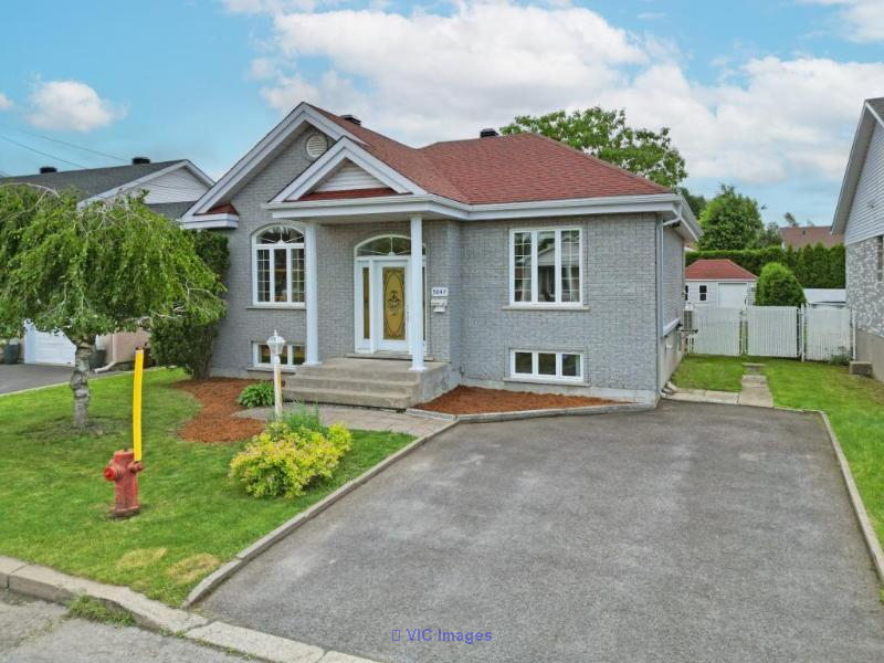 Bungalow 4 chambres cour intime St-Hubert