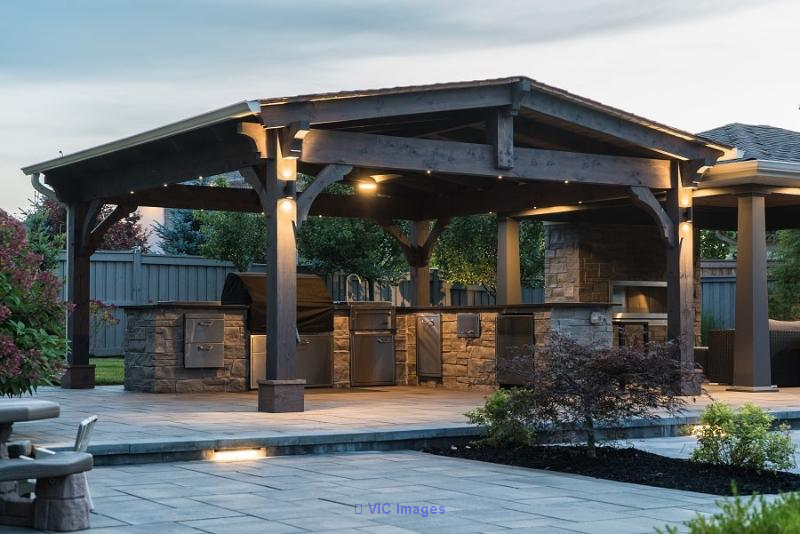 Premier Outdoor Kitchen and Bar Design Service in Toronto