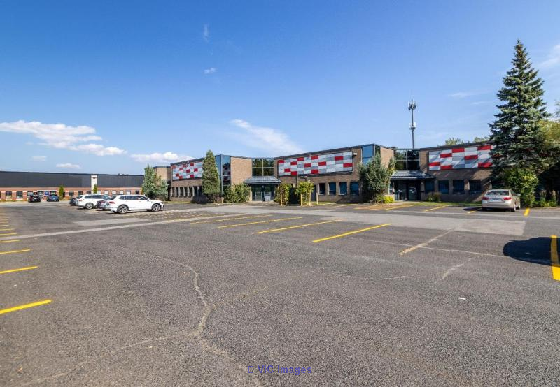 Industrial Condo for Sale: 11,200 sqft Warehouse and Office in Brossard / Condo industriel à vendre : entrepôt et bureau de 11 200 pi² à Brossard