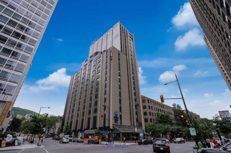 Restaurant Bar fully equipped for rent Downtown Montreal