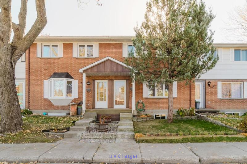 Belle maison rénovée et face à un parc Pointe-aux-Trembles