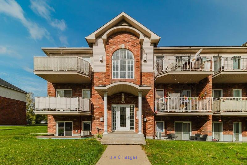 Large and bright open condo 3 bedrooms Chomedey $379,000