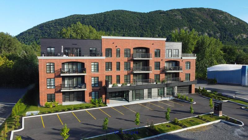 New offices at the foot of Mont Saint-Hilaire for rent