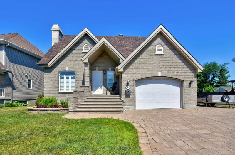 Magnifique maison clé en main avec bachelor Mascouche