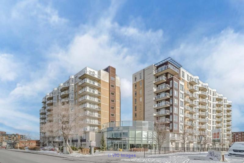 Sunny Top-Floor Condo for Seniors 55+ in St-Leonard / Condo lumineux dernier étage pour 55+ à St-Léonard