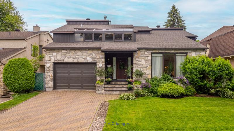 Unique Architectural Gem in Brossard Real Estate Market / Propriété d'exception à Brossard, design unique