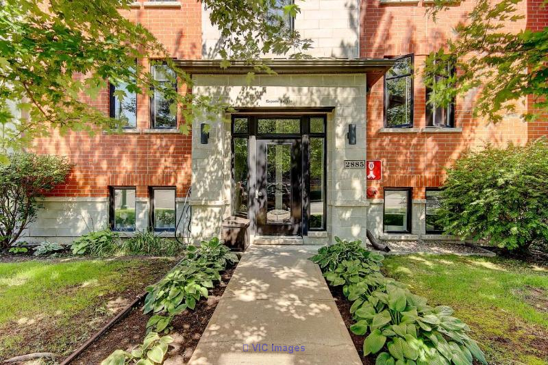 Spacious 3-Bedroom Semi-Furnished Condo in St-Hubert / Condo spacieux semi-meublé de 3 chambres à St-Hubert