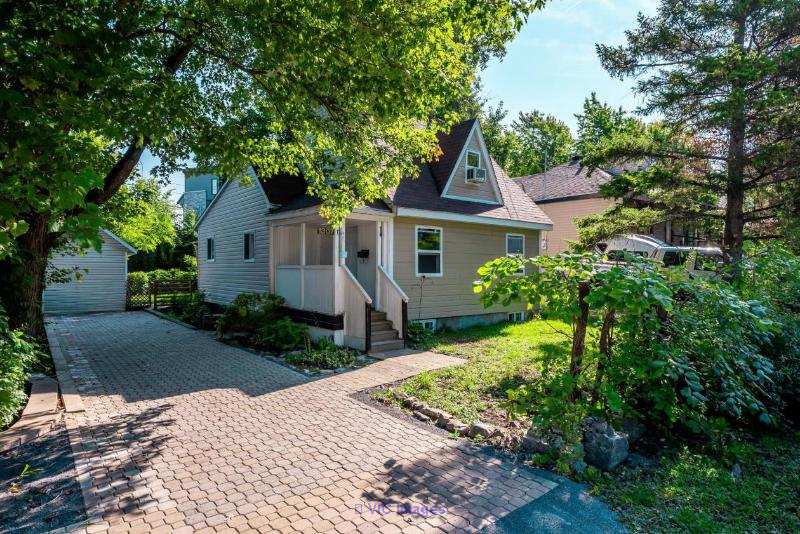 Charming House for Rent in Laval - Ideal for Couples or Singles on a Quiet Street / Charmante Maison à Louer à Laval - Idéale pour Couples ou Célibataires dans une Rue Paisible
