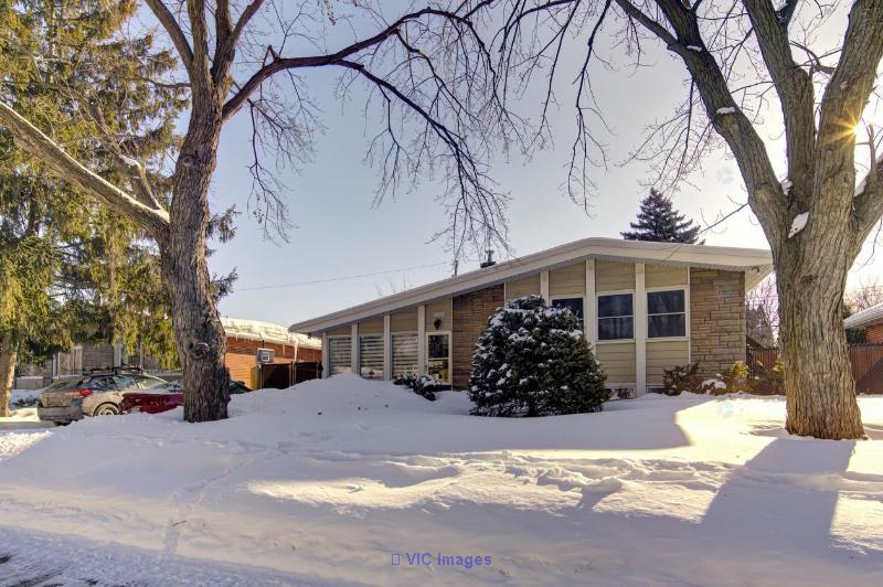 Charming Home in a Tranquil Montreal Anjou Neighborhood / Charmante maison dans un quartier tranquille de Montréal Anjou