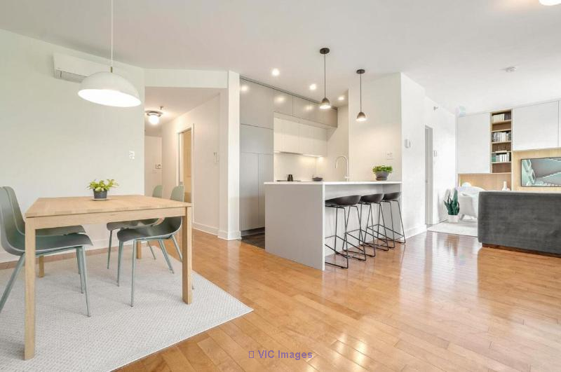 Modern Corner Unit with Stunning Terrace in Rosemont / Unité moderne d'angle avec terrasse magnifique à Rosemont