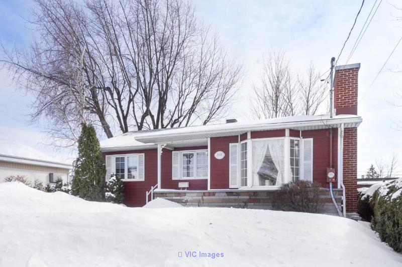 Charming Home with St. Lawrence River View for $284,000 / Charmante maison avec vue sur le fleuve Saint-Laurent à 284 000 $
