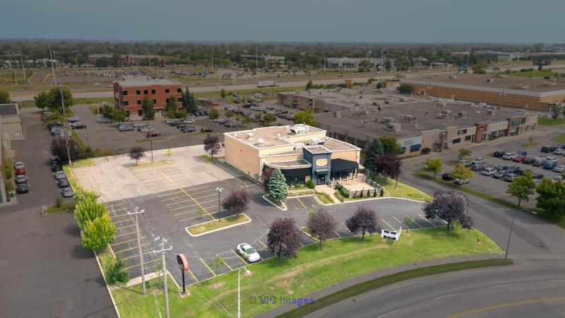 Commercial Space for Rent: 2,398 or 3,497 Sq. Ft. in Boucherville / Espace commercial à louer : 2 398 ou 3 497 pi² à Boucherville