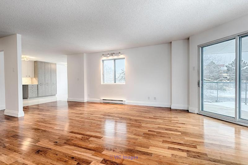 Move-In Ready Renovated Condo: 2 Bed, 2 Bath in St-Lambert / Condo rénové clé en main : 2 chambres, 2 salles de bain à St-Lambert