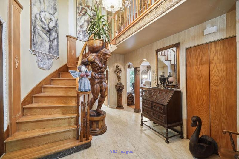 European Style Home for Sale in Bois de Saraguay / Maison de style européen à vendre à Bois de Saraguay