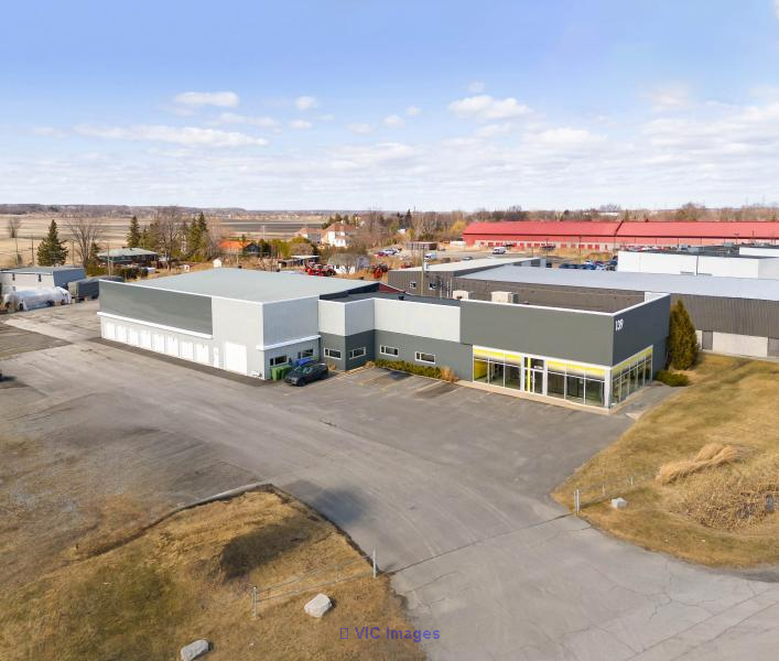 Commercial/Industrial Building for Sale, Showroom, Warehouse St-Basile / Bâtiment Commercial/Industriel à Vendre, Showroom, Entrepôt St-Basile