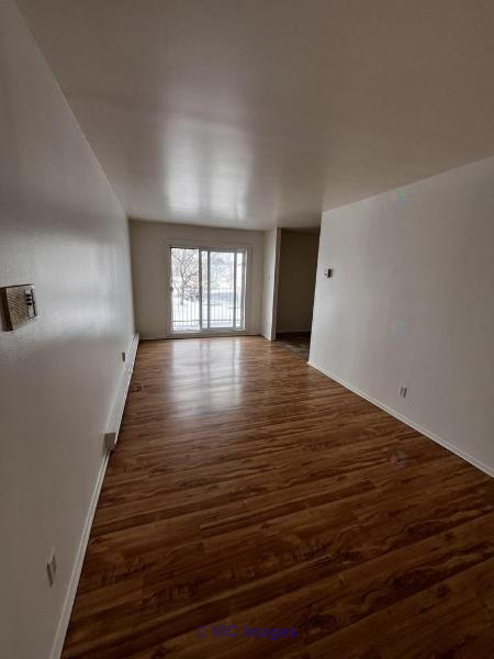 Stunning 3-Bedroom Apartment, Immaculately Clean, La Prairie / Magnifique appartement 3 chambres, super propre, La Prairie