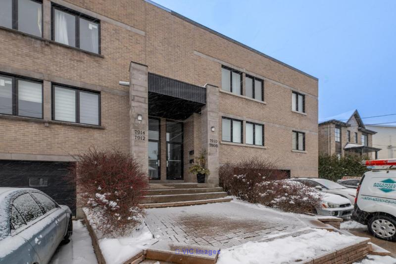 Ground Floor 4 1/2 with Large Backyard in Duvernay Laval / Rez-de-chaussée 4 1/2 avec Grand Jardin à Duvernay Laval