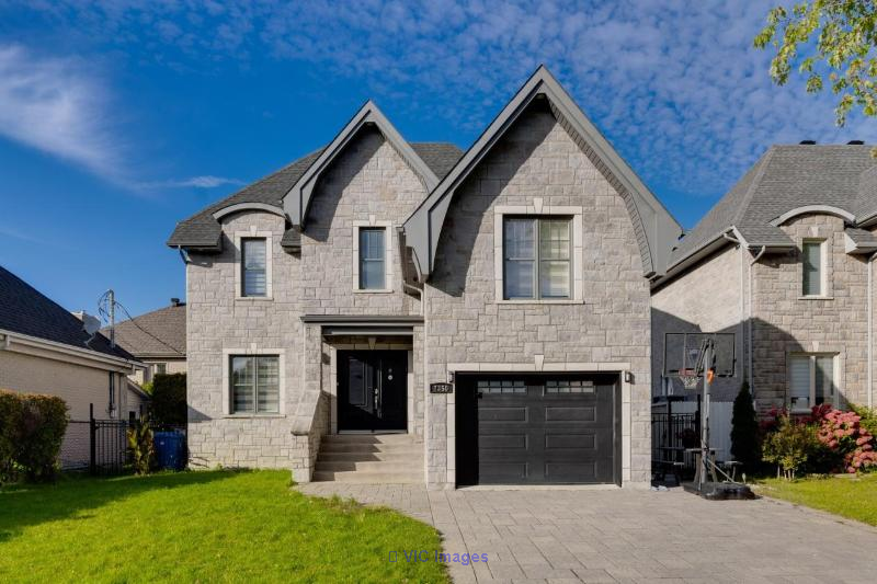 Luxury Modern Elegant Home in Brossard / Maison Moderne et Élégante de Luxe à Brossard