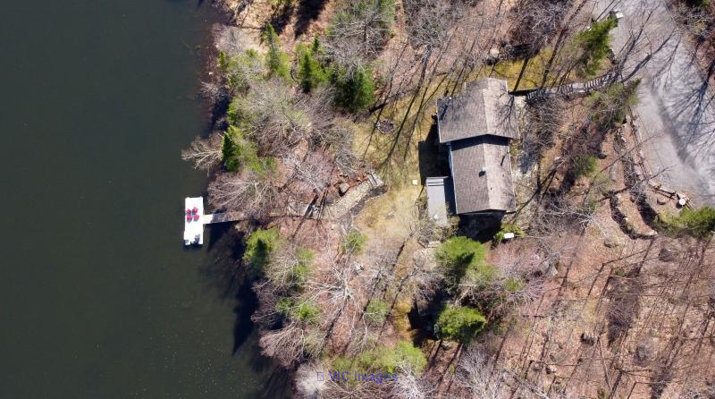 Renovated Lakefront Home - Tranquility Awaits / Maison rénovée au bord du lac - Tranquillité assurée