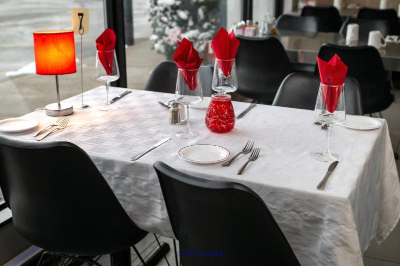 Dining Experience: Lunch, Dinner, Supper, BYOB / Expérience culinaire : déjeuner, dîner, souper, apportez votre vin