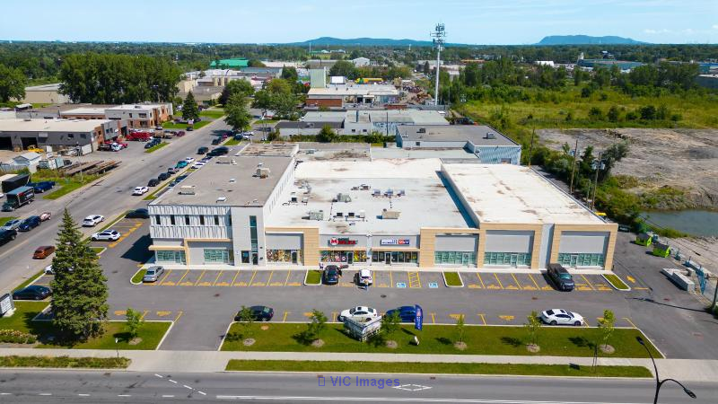 Office and Business Space for Rent in Saint-Hubert / Espace bureau et commerce à louer à Saint-Hubert