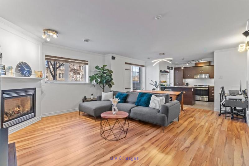 Spacious Modern 2-Bedroom Condo with Parking in Mascouche / Condo moderne 2 chambres avec parking Mascouche
