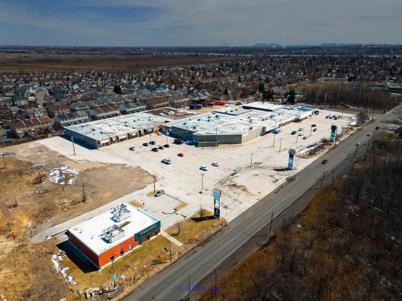 Rent Commercial Spaces and Warehouses 1,000-45,000 sqft in Laval / Louer Espaces Commerciaux et Entrepôts 1,000 à 45,000 pc à Laval