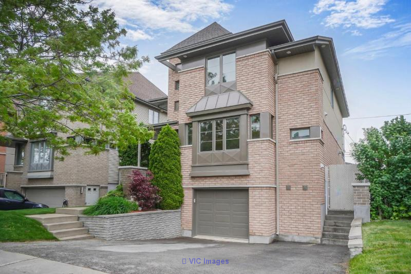 Ideal Property in Rivière-des-Prairies' Prestigious Neighborhood / Propriété Idéale dans Quartier Prestigieux de Rivière-des-Prairies