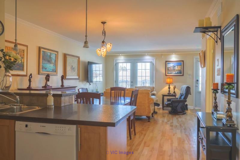 Fully Furnished 2-Bedroom Condo in Pointe-aux-Trembles / Condo 2 chambres entièrement meublé à Pointe-aux-Trembles