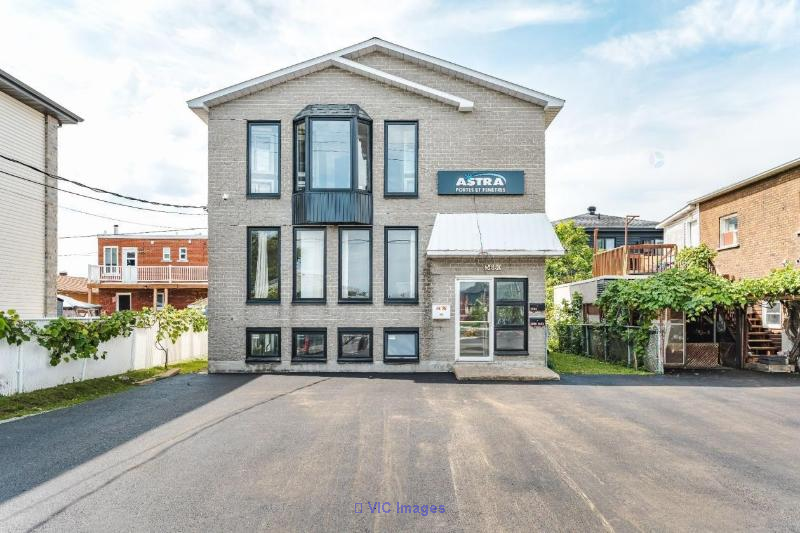 Spacious 881 sqft Lease in St-Hubert - 1-Year Minimum Commitment / Espace de 881 pi² à St-Hubert - Bail Minimum 1 An