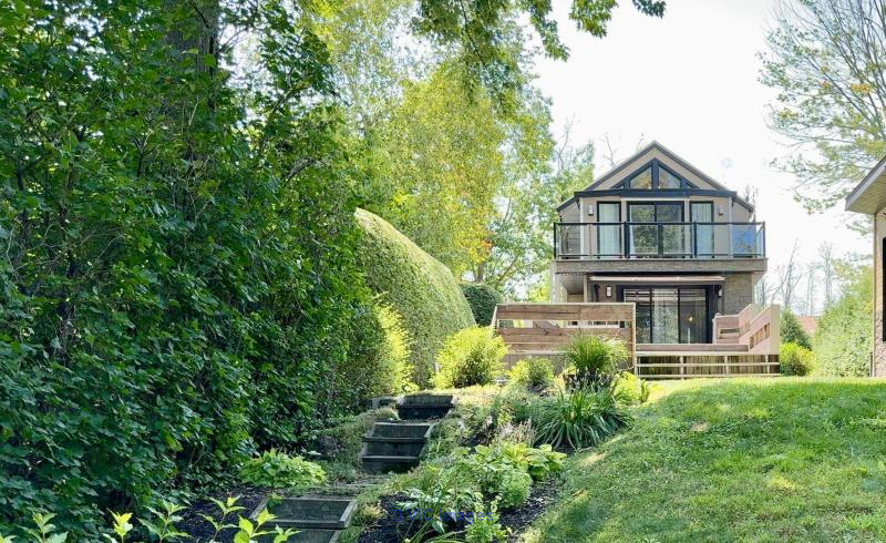 Unique Waterfront Real Estate on Rivière des Mille-Îles Laval / Propriété Unique en Bord de l'Eau à Laval
