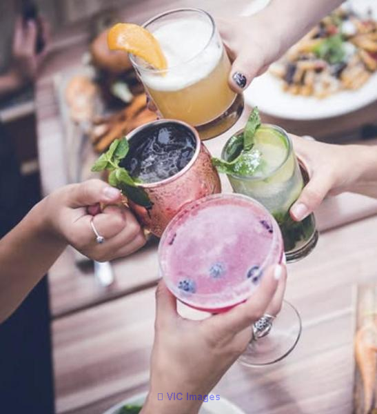 Turnkey Bistro for Sale in Vibrant Montreal Neighborhood / Bistro clé en main à vendre dans un quartier animé de Montréal