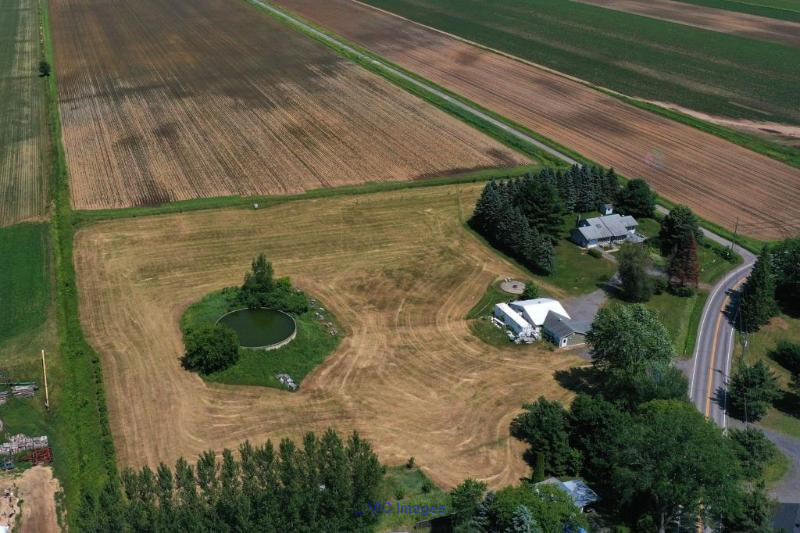 Turnkey Farm for Sale on 23 Acres in Prime Agricultural Area / Ferme clé en main à vendre sur 23 acres en zone agricole de choix