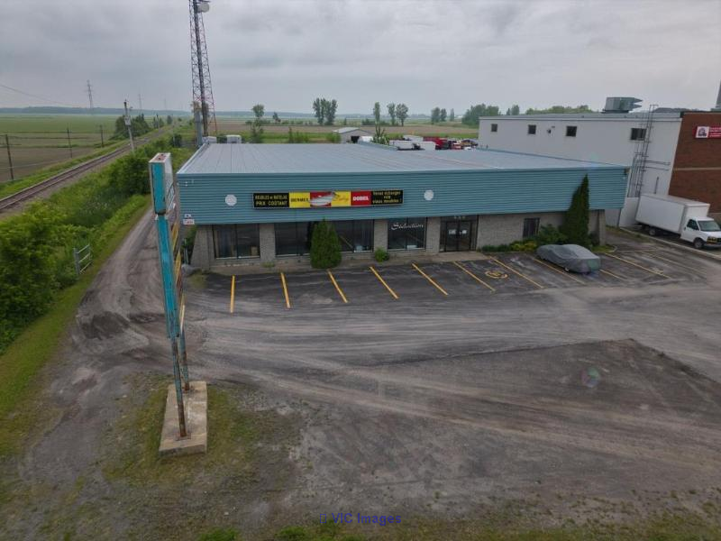 Endless Opportunities: Unique Real Estate in Lanaudiere / Opportunités Infinies: Propriété Unique à Lanaudière