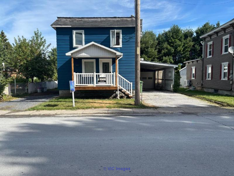 Perfect Starter Home with Garage in Henryville / Maison idéale pour premier achat avec garage à Henryville