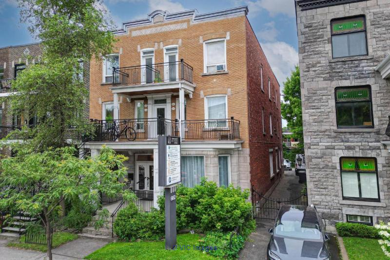 Spacious Semi-Commercial 5plex for Sale in Montreal / Grand 5plex semi-commercial à vendre à Montréal